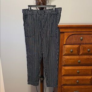 Old Navy Navy and White Striped Cropped Pants